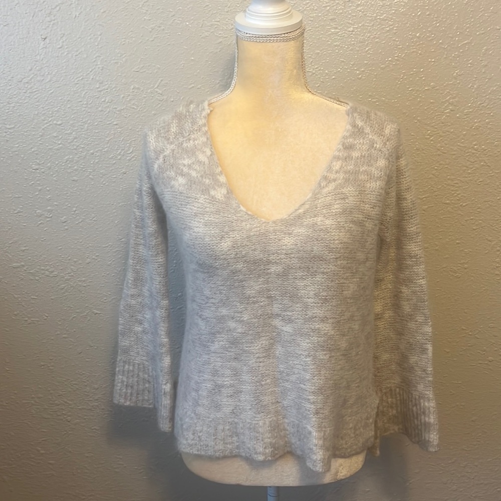 FREE People White Alpaca Blend V-Neck Sweater Size XS‎